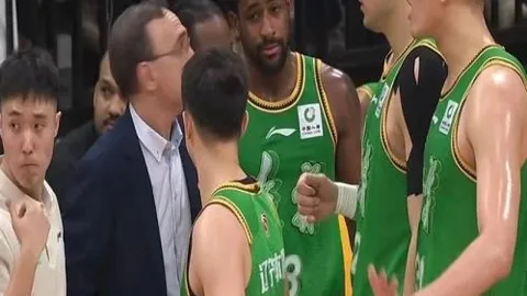 西蒙斯失误剖析：揭示防守困境及球队投篮不足